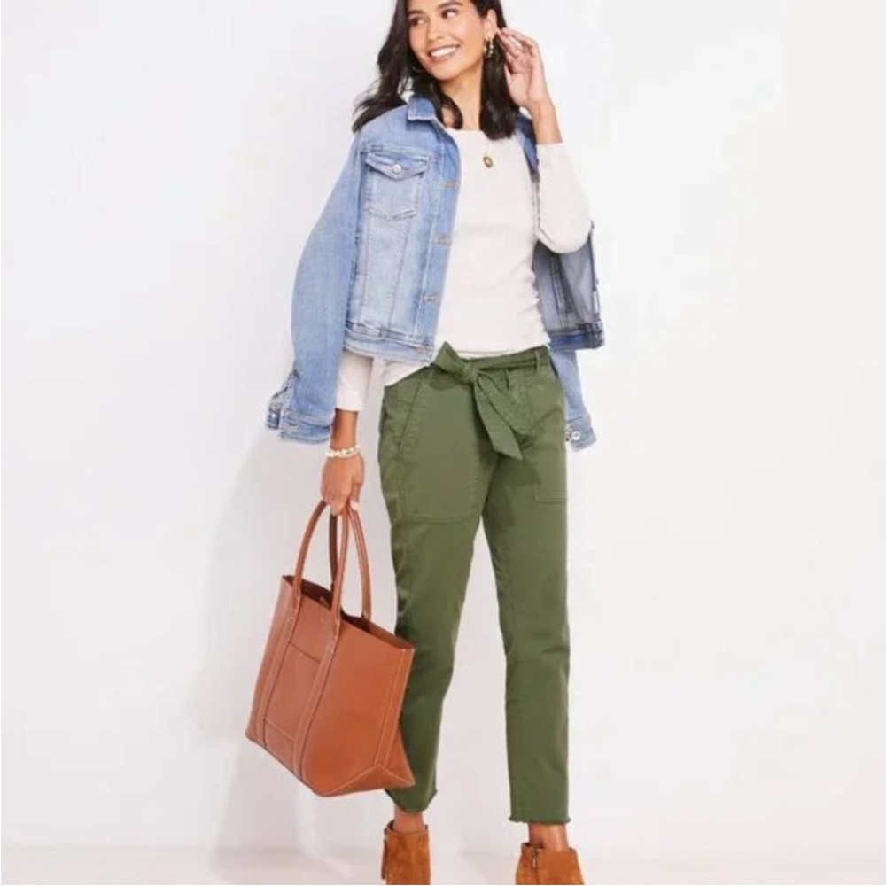 NWT Vineyard Vines The Everyday Utility Chino in Four Leaf Clover Size 4.